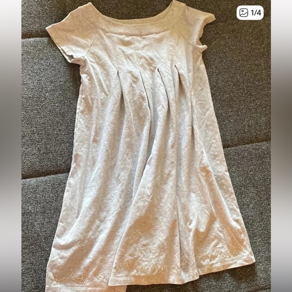 Monnalisa crystal decorate girl dress size 10-12​​
Elegant Gray Short Sleeve​
